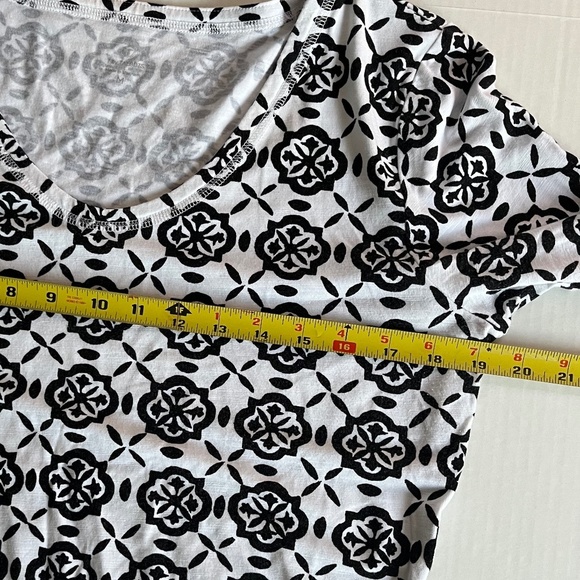 Talbots Sz M Stretch Geometric Black White Elbow Sleeve Blouse Top Shirt - Picture 6 of 9